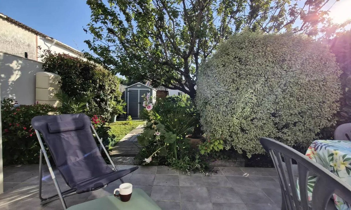 Saint-Georges-de-Didonne Villa | Saint Georges de Didonne - SMALL HOUSE with its own little slice of paradise outdoors