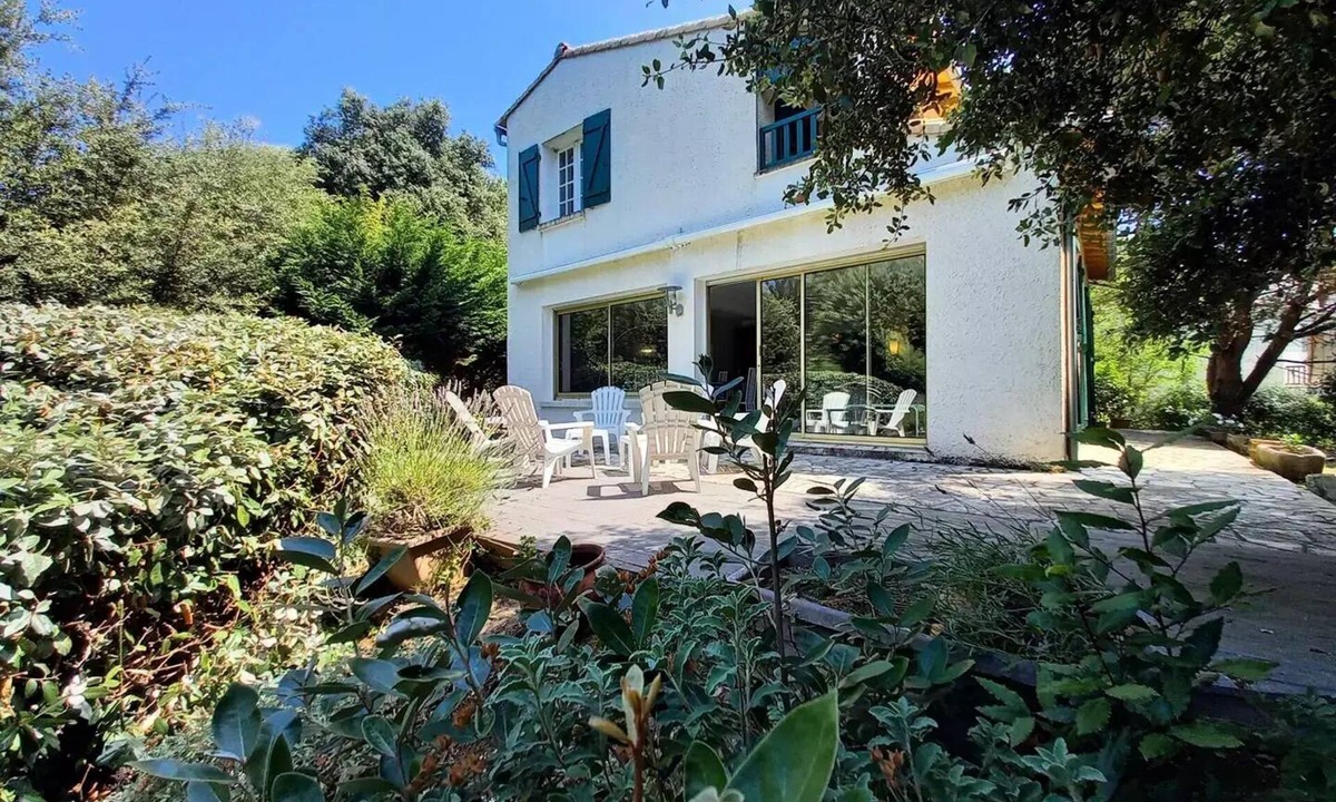 Saint-Palais-sur-Mer Villa | Saint Palais-sur-Mer - IDEAL LOCATION - BEAUTIFUL HOME - Platin Beach