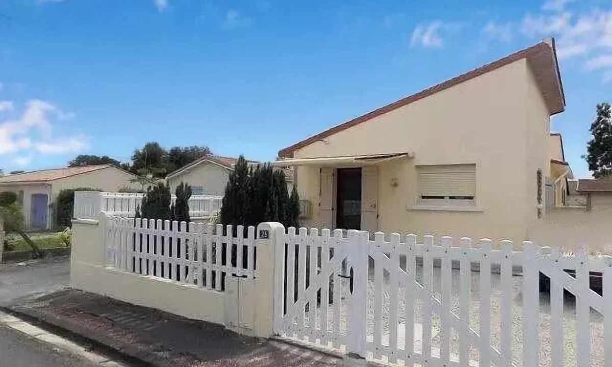 Saint-Palais-sur-Mer Villa | Saint-Palais-sur-Mer – SMALL HOUSE in a quiet area—near the beach and shops