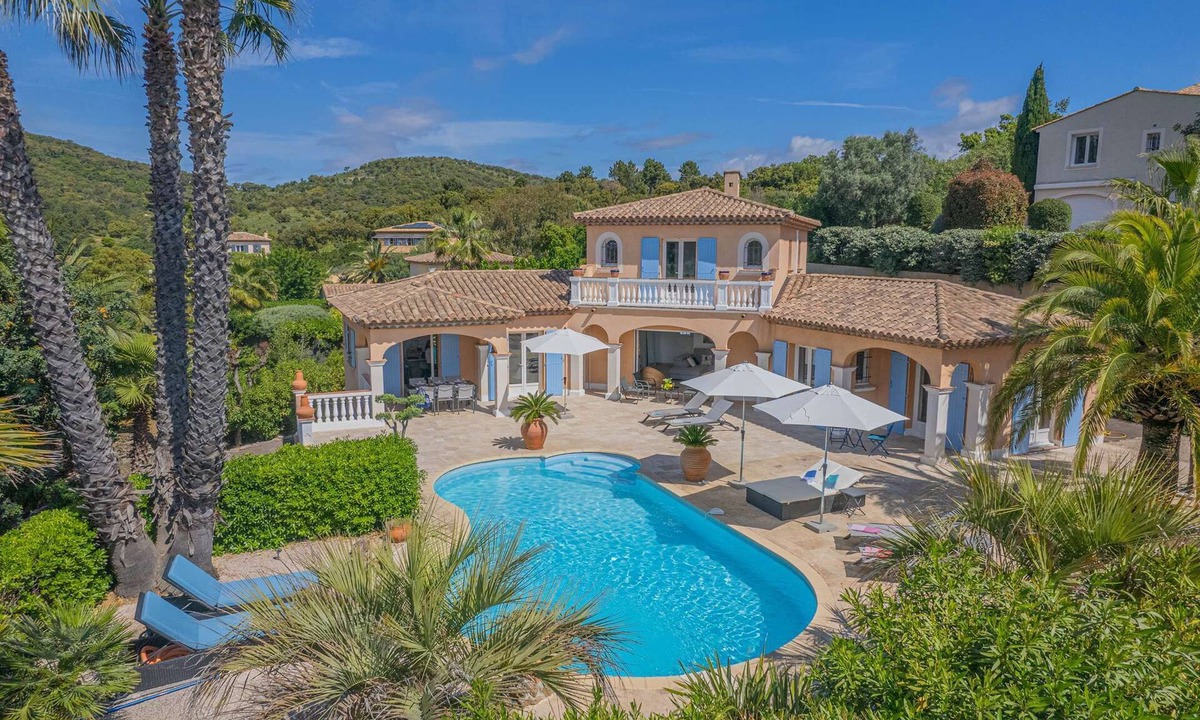 Sainte-Maxime House | SAINTE-MAXIME – PRIVATE ESTATE – 4 BEDROOMS – SWIMMING POOL