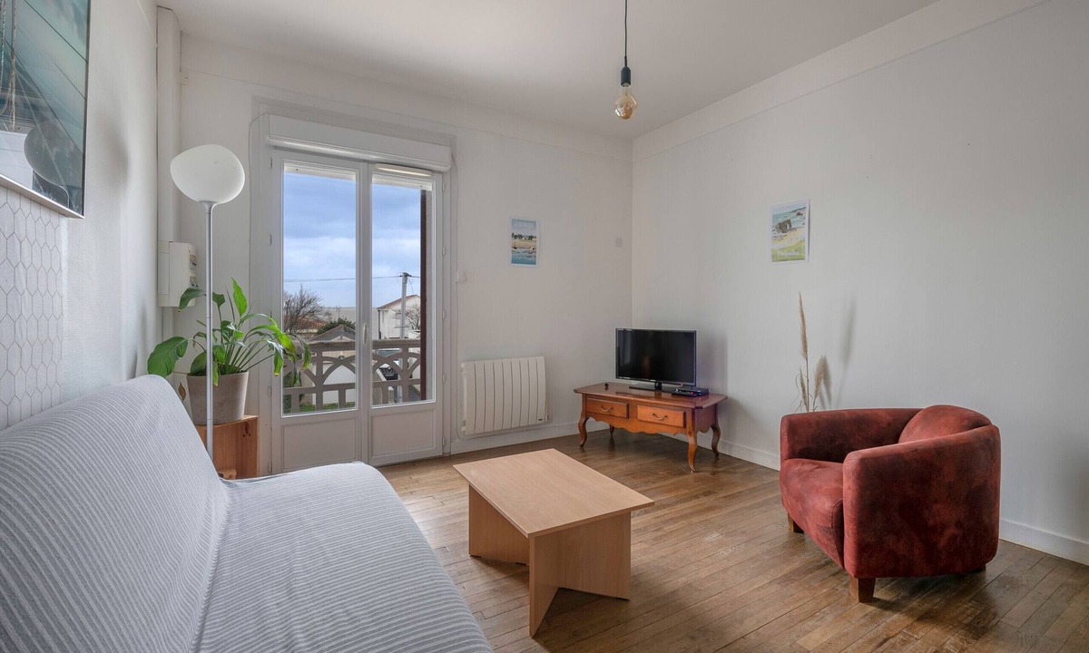 Le Cormier Apartment | Sea view, 50m from the beach, 3 adults, 1 child