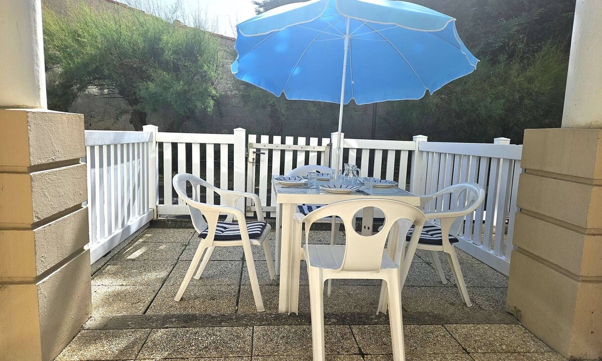 Saint-Hilaire-de-Riez Apartment | Seaside Studio with Terrace, 3 Sleeps, Beach Nearby, Parking Included