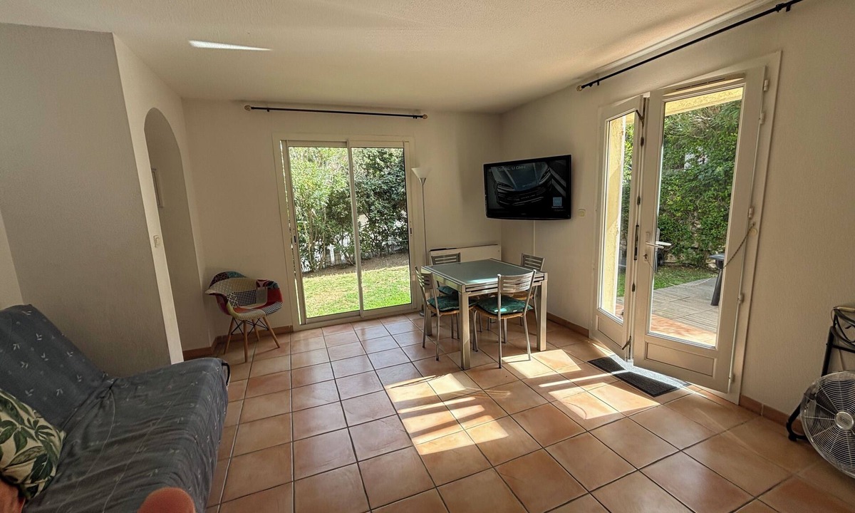 Plage de la Garonnette House | Secure residence. Waterfront villa. Beach 50m from residence, Garden,