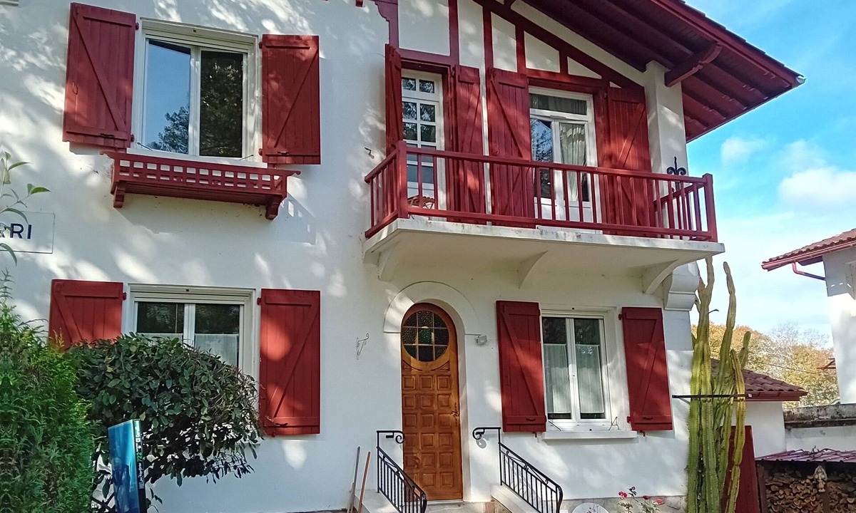 Cambo-les-Bains House | Semi-detached townhouse with its own garden and swimming pool