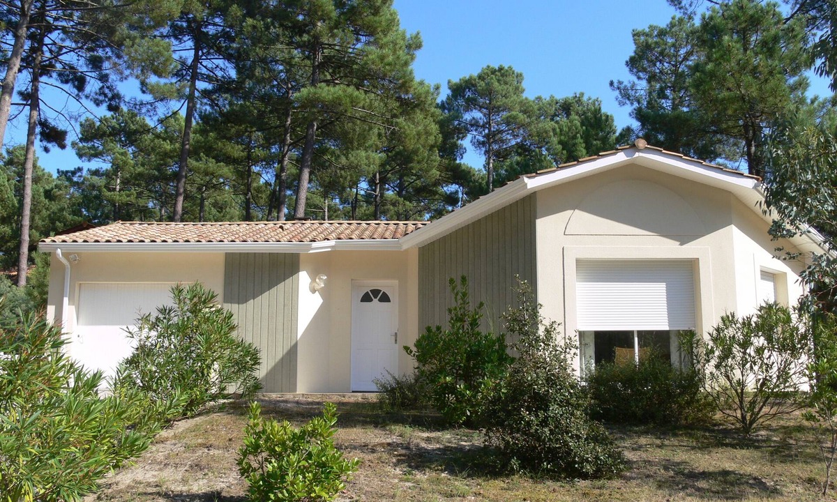Maubuisson House | Single-storey house under the pines in a peaceful setting between lake and ocean