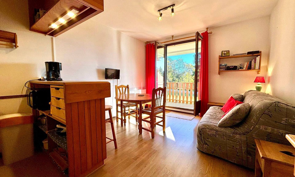 Les Deserts Apartment | Ski-in/ski-out studio with sunny balcony - Pets allowed, parking included