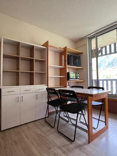 Piau Engaly Apartment | Ski Piau-Engaly balcon vue sur montagne pied pistes proche commerces