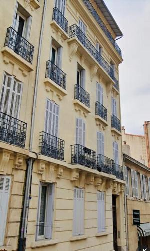 6th Arrondissement Apartment | Spacieux appartement T4 avec cours privée