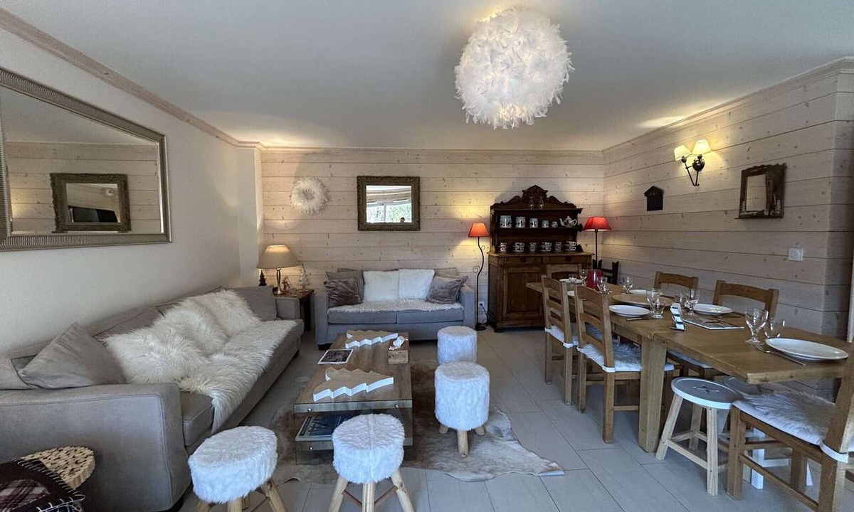 Meribel Village Apartment | Spacious apartment, parking included - 8 guests