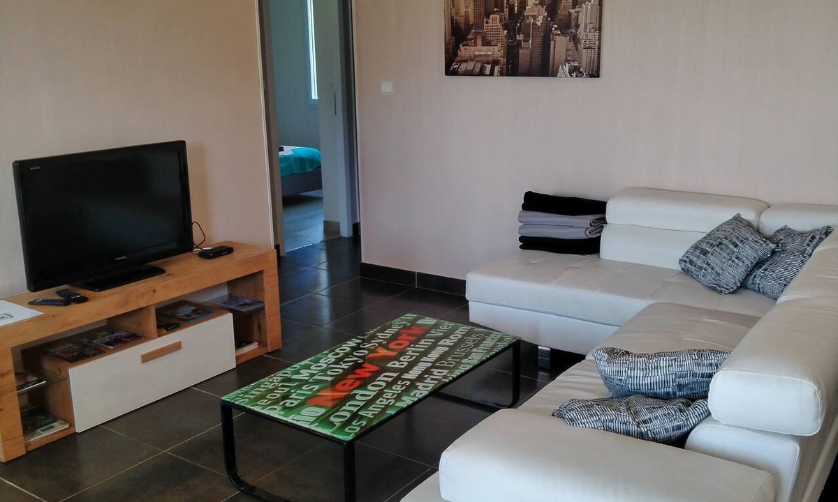 Avanton House | Spacious house for 10 people, 5 minutes from Futuroscope
