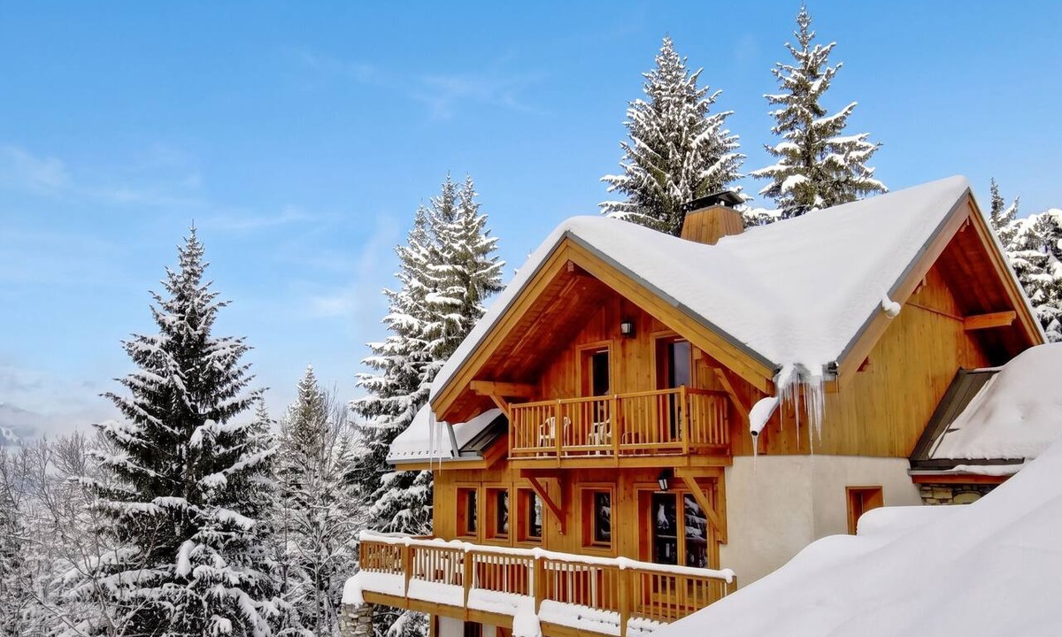 Oz Ski Chalet | Spacious Luxury Chalet | Alpe d'Huez Ski Area | Sleeps 14 | Mountain Views