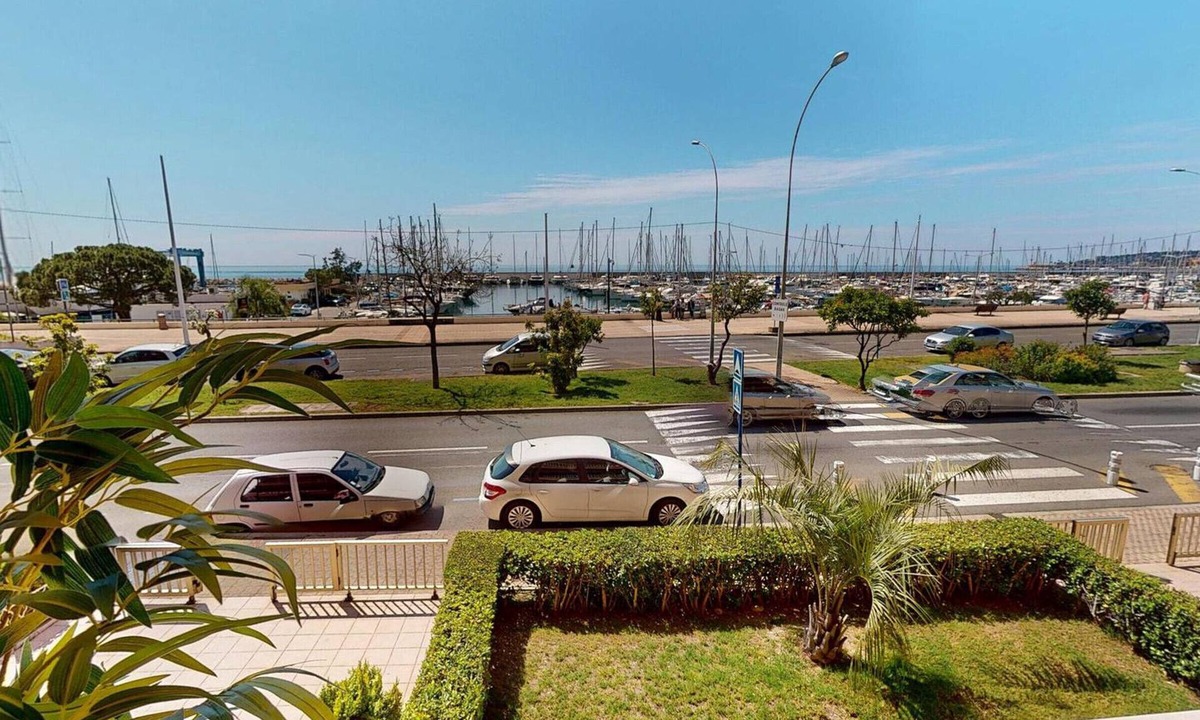 Menton Apartment | Spacious renovated 2-room with air conditioning, terrace and balcony sea view