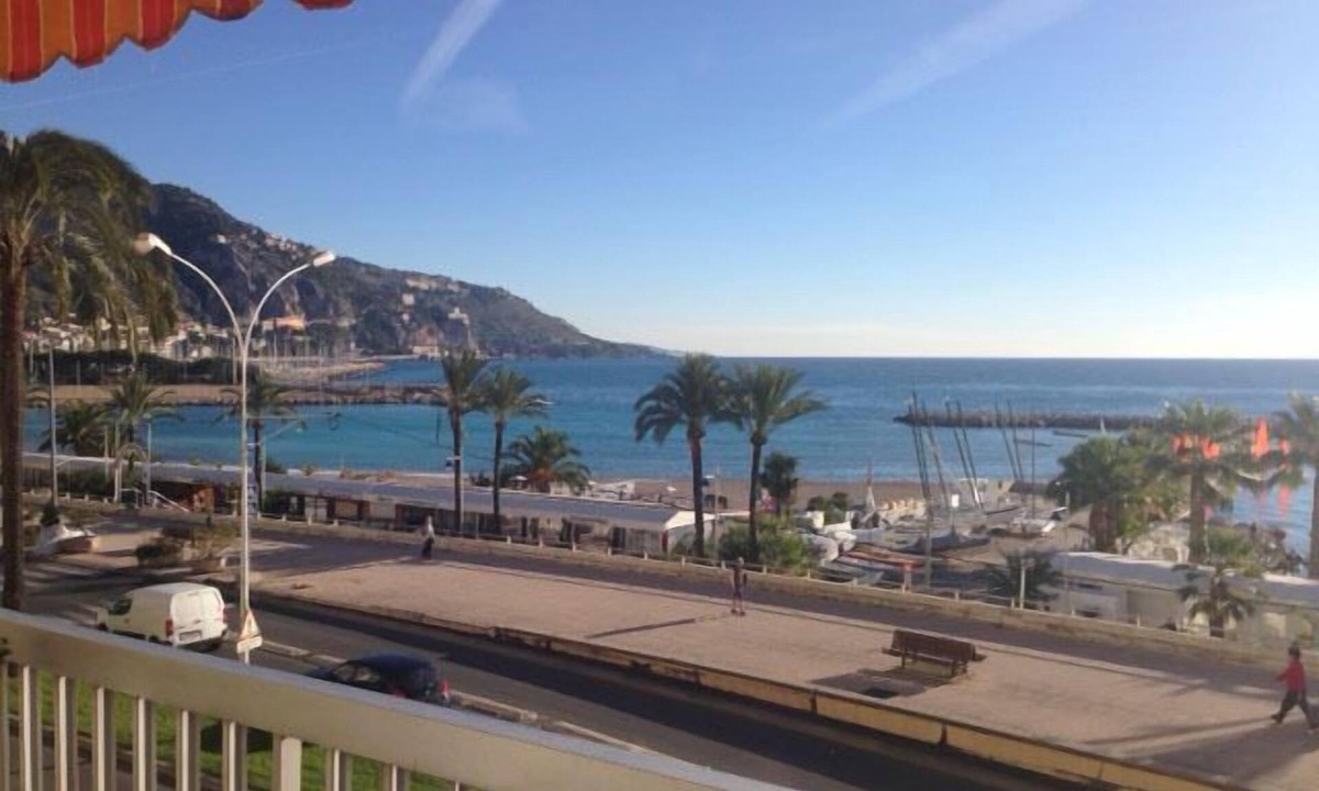 Menton Apartment | Spacious Seafront Apartment With Stunning View