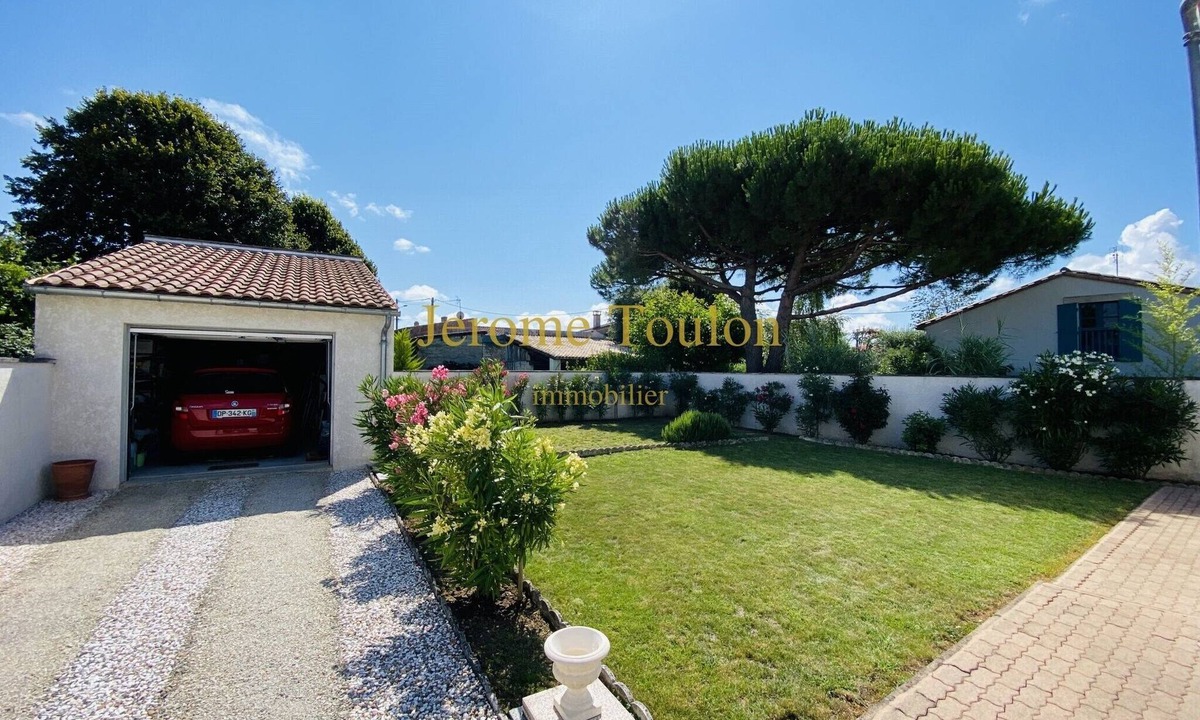 Saint-Palais-sur-Mer House | St palais sur mer, 4* listed house, sleeps 6, garden, heated pool