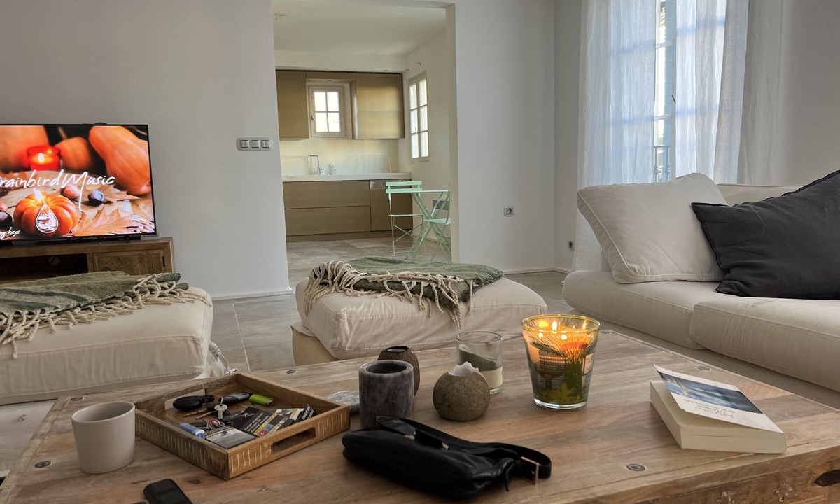 Saint-Tropez City Centre Apartment | ST Tropez Plein Centre Appartement Lumineux Avec Parking Place des Lices