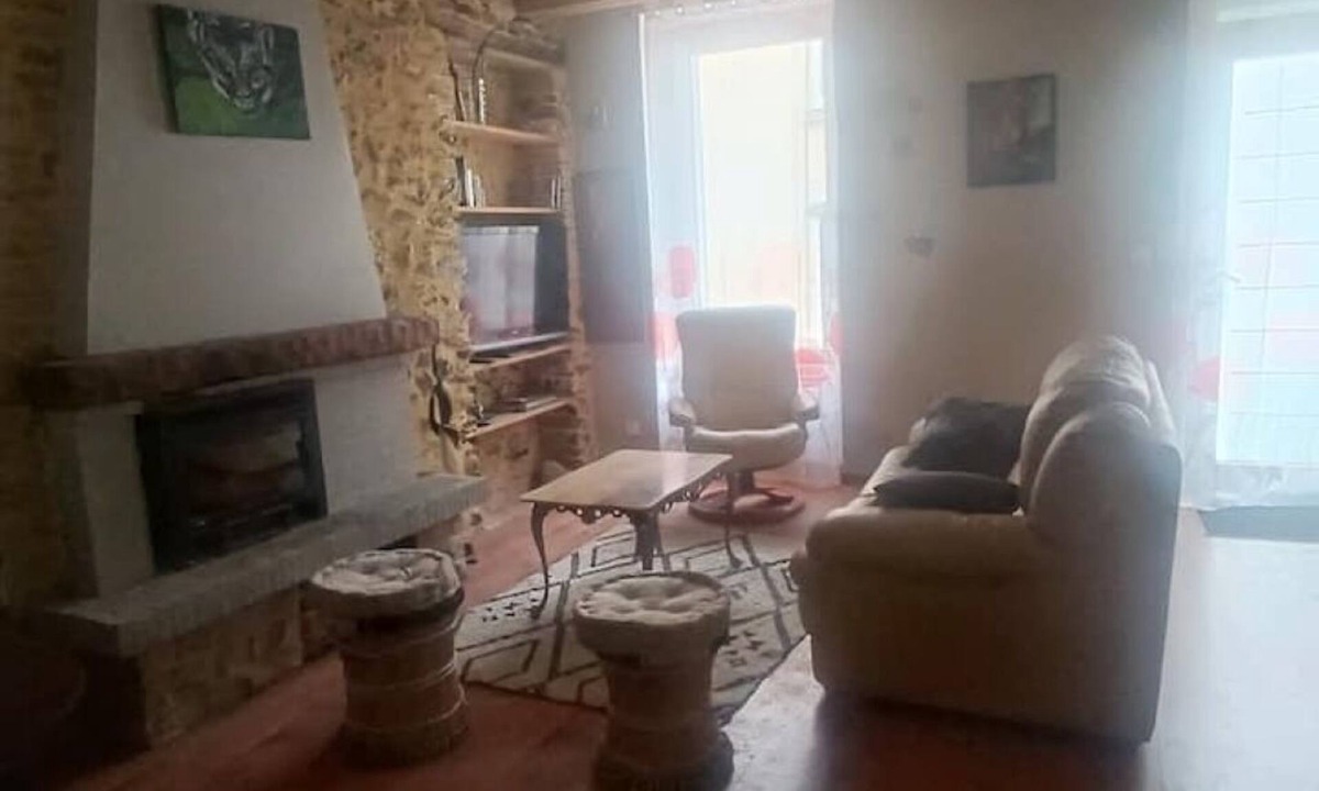 La Chapelle-Saint-Florent House | Stone village house with wooded garden