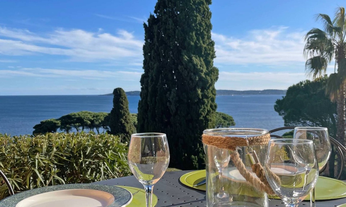 Sainte-Maxime Apartment | Studio - 2/4 people - Sea view - AC - Residence swimming pool - Wifi - Beach - Sainte Maxime