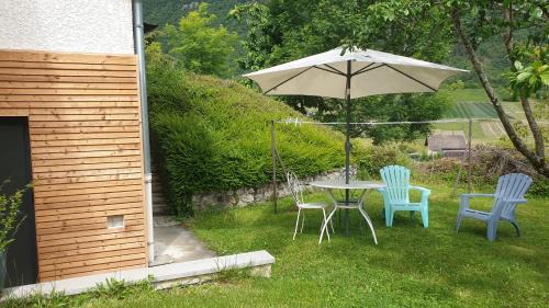 Chignin Apartment | Studio au calme - rez de jardin