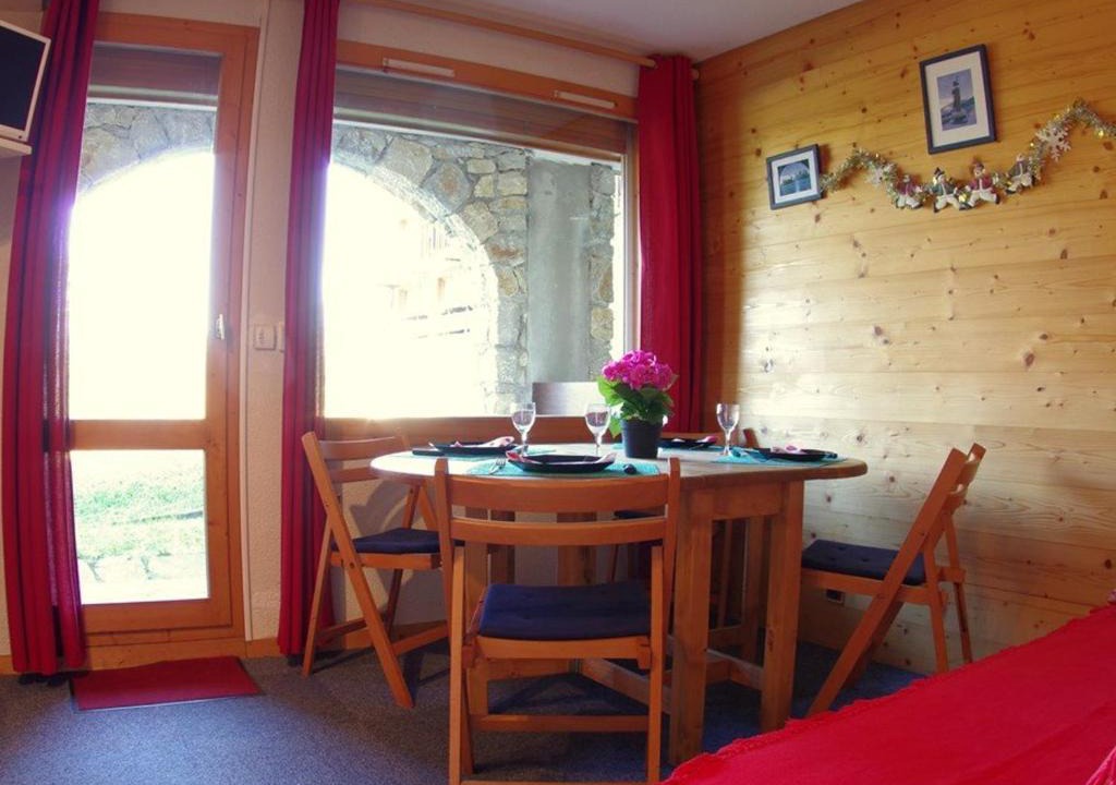 Valmorel Apartment | Studio cabine chaleureux avec terrasse, proche pistes - 4 pers, animaux OK, parking en option - FR-1-291-772