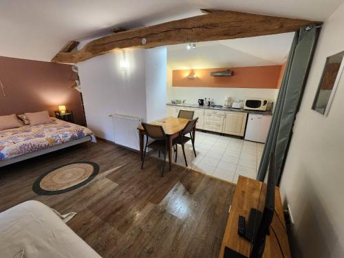 Saint-Maigrin Apartment | Studio du moulin de Montizeau