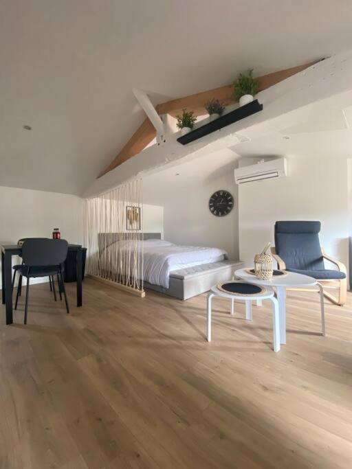 Blaye Apartment | Studio neuf lumineux climatisé