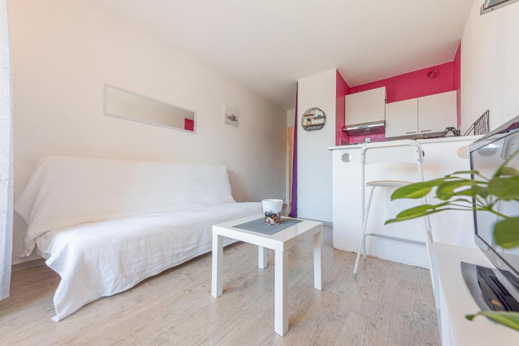 Sanary-sur-Mer Apartment | STUDIO SANARY