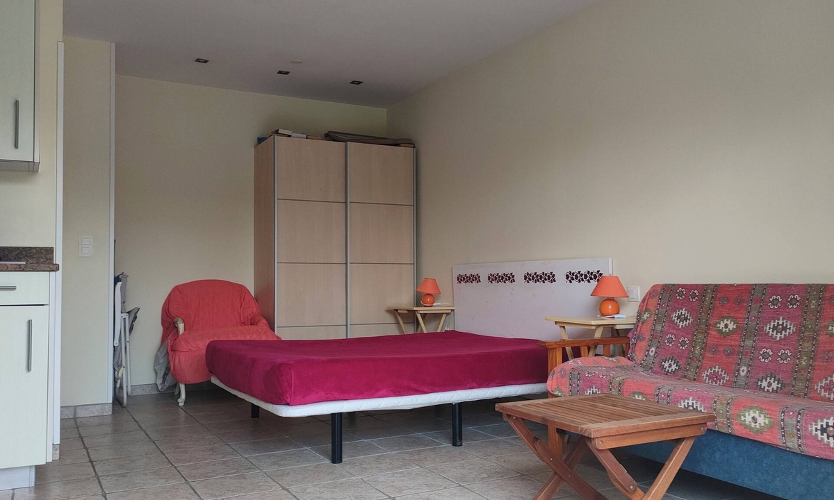 Escos Apartment | Studioescos le Trèfle for two, in the countryside. Pets allowed