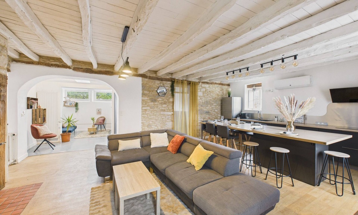 La Dornac House | Stunning house with pool and garden for 8