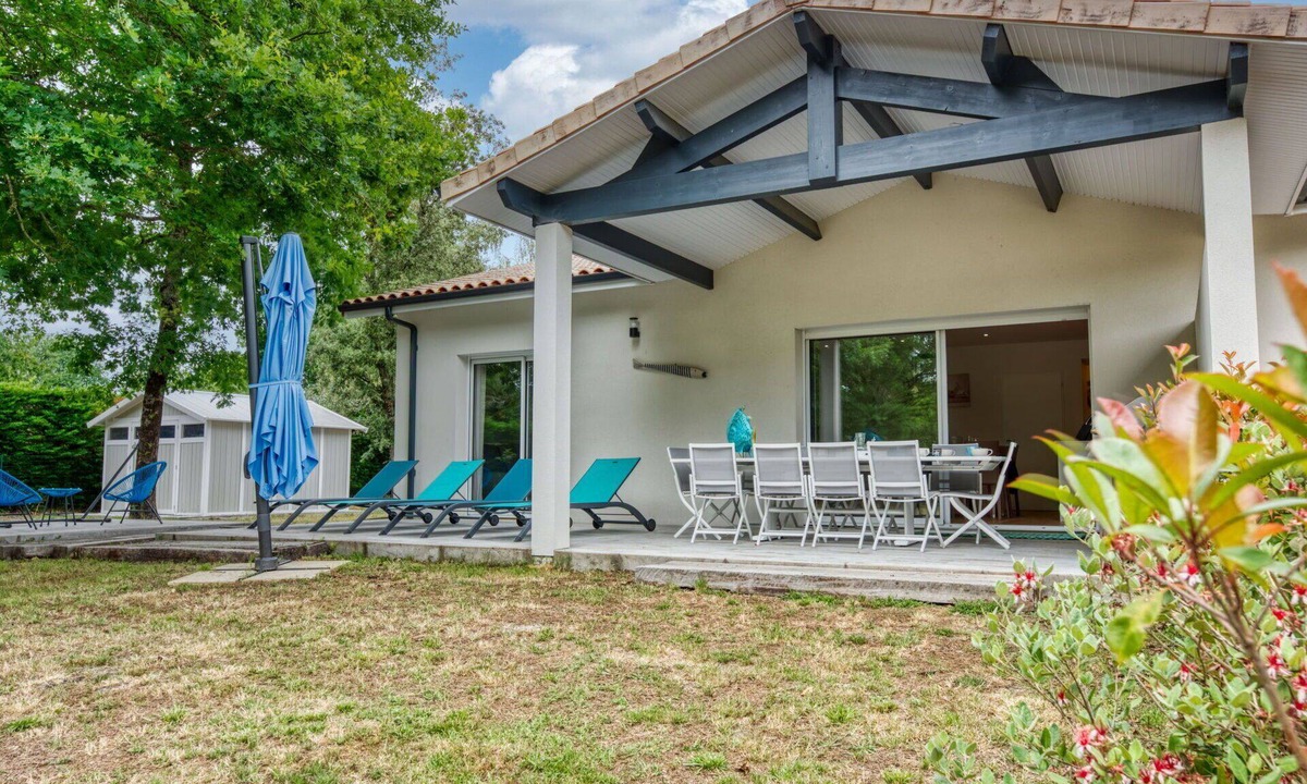Grayan-Et-L'Hopital Villa | Stunning private villa for 6 guests with WIFI, TV and terrace