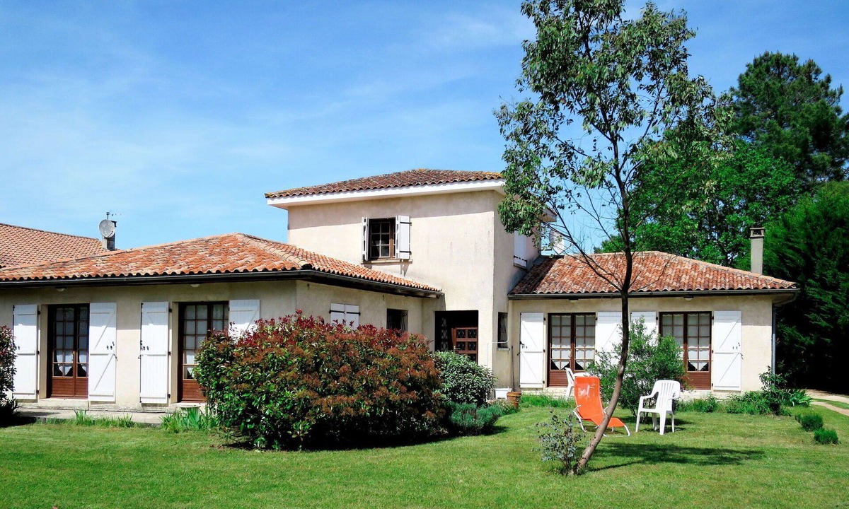 Gaillan-en-Medoc House | Stunning private villa for 6 people with private pool, WIFI, TV and terrace