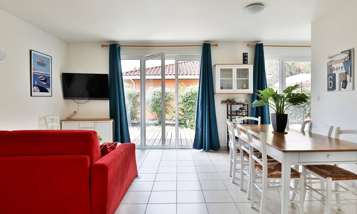 Parentis-en-Born Villa | Stunning villa 8 people with swimming pool & terrace