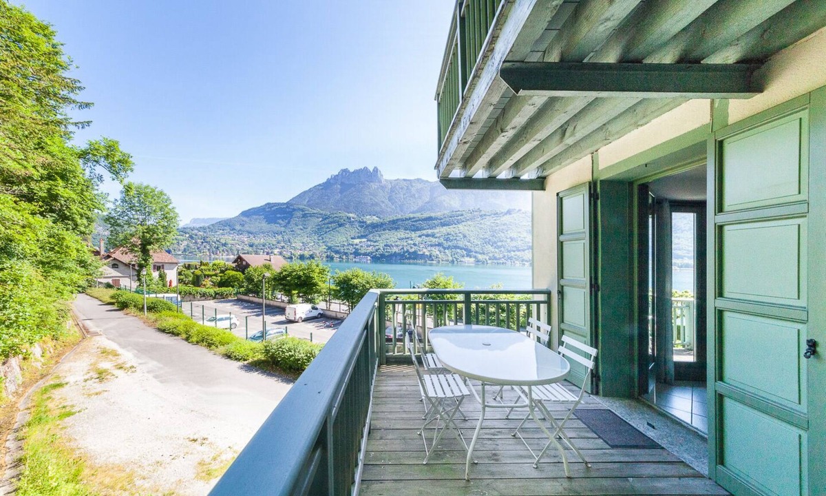 Duingt Apartment | "Stylish Loft" facing Annecy Lake