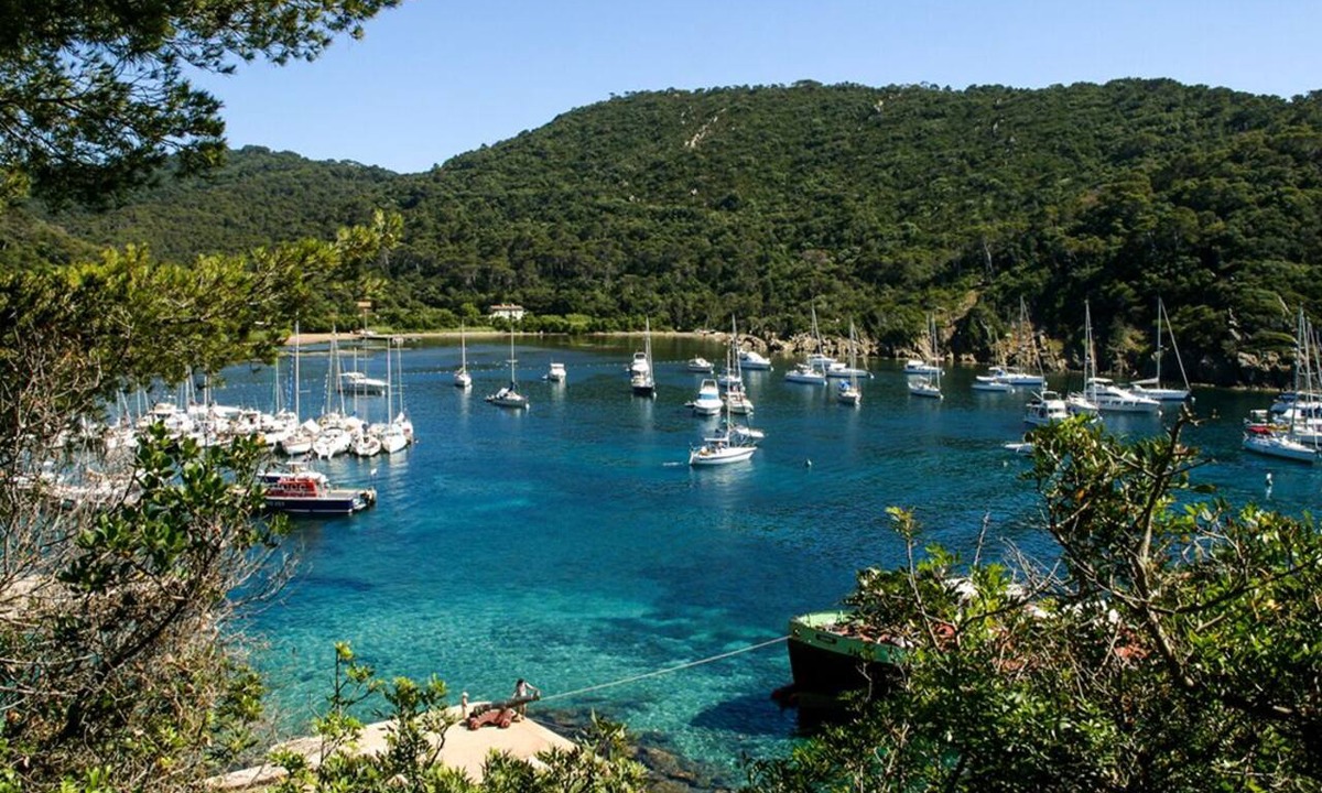 Toulon - Hyeres Boat Rental | Sun-Kissed Sailing Adventure in Provence-Alpes-Côte d'Azur