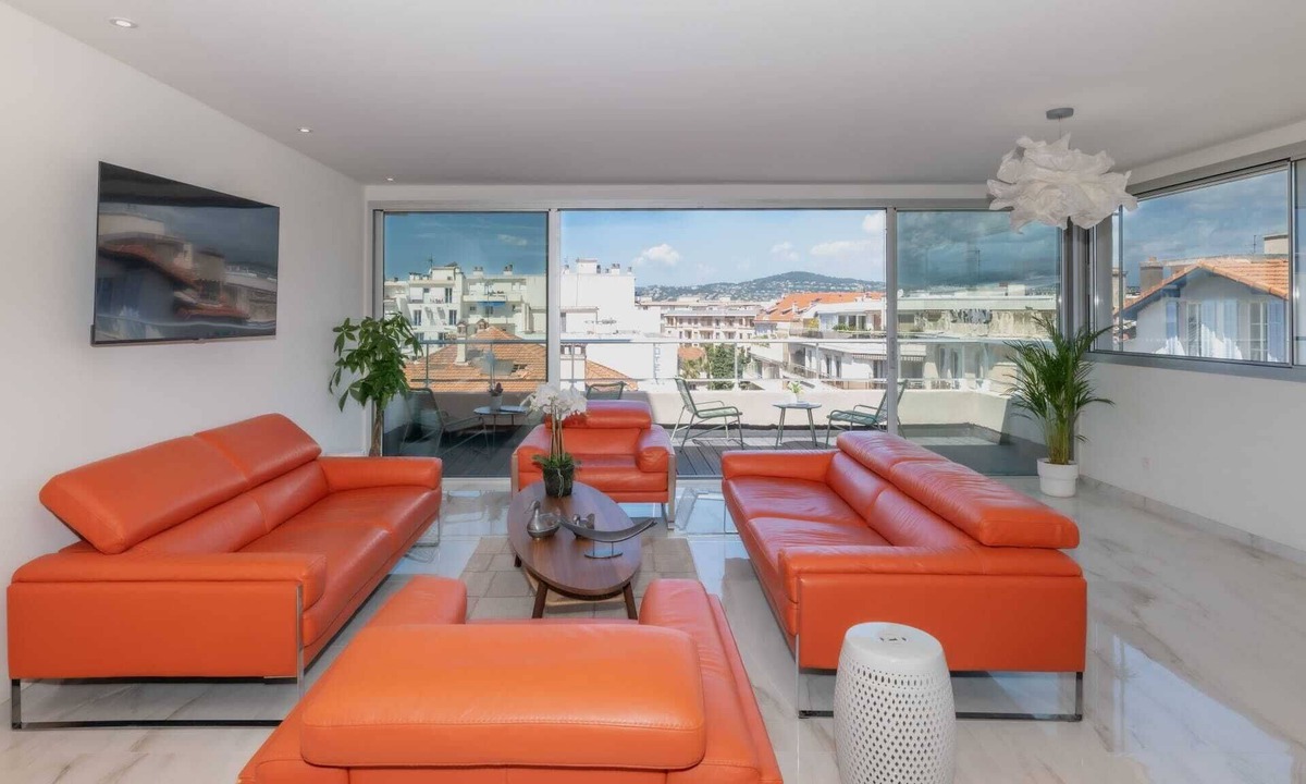 Juan-les-Pins Apartment | Sunny Duplex 5C - Three Bedroom Apartment, Sleeps 6