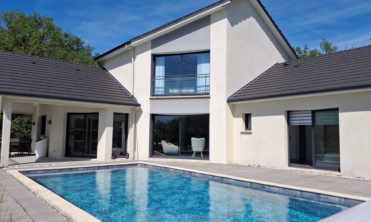 Chasteaux House | Superb contemporary villa portes Perigord 160m2, air-conditioned, swimming pool, lake 2500m away.