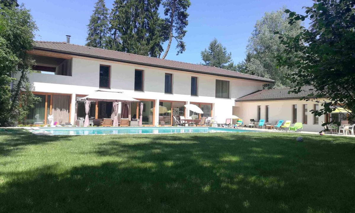 Sciez Villa | Superb Leman-side property with private swimming pool & tennis court