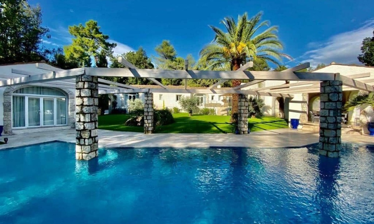 La Colle-sur-Loup Villa | Superb spacious villa, heated pool, padel