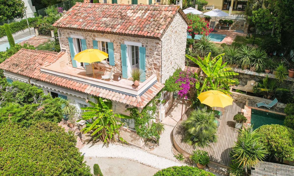 California - Pezou Villa | Superb villa with swimming pool & sauna