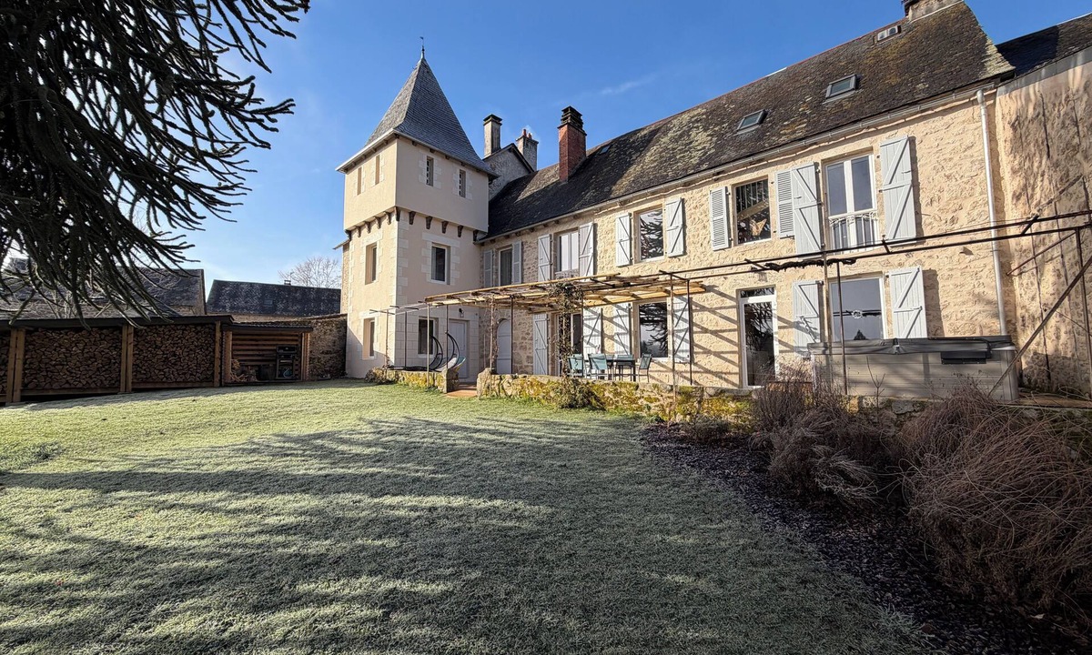 La Roche-Canillac House | Superbe Maison de Campagne Avec Jacuzzi