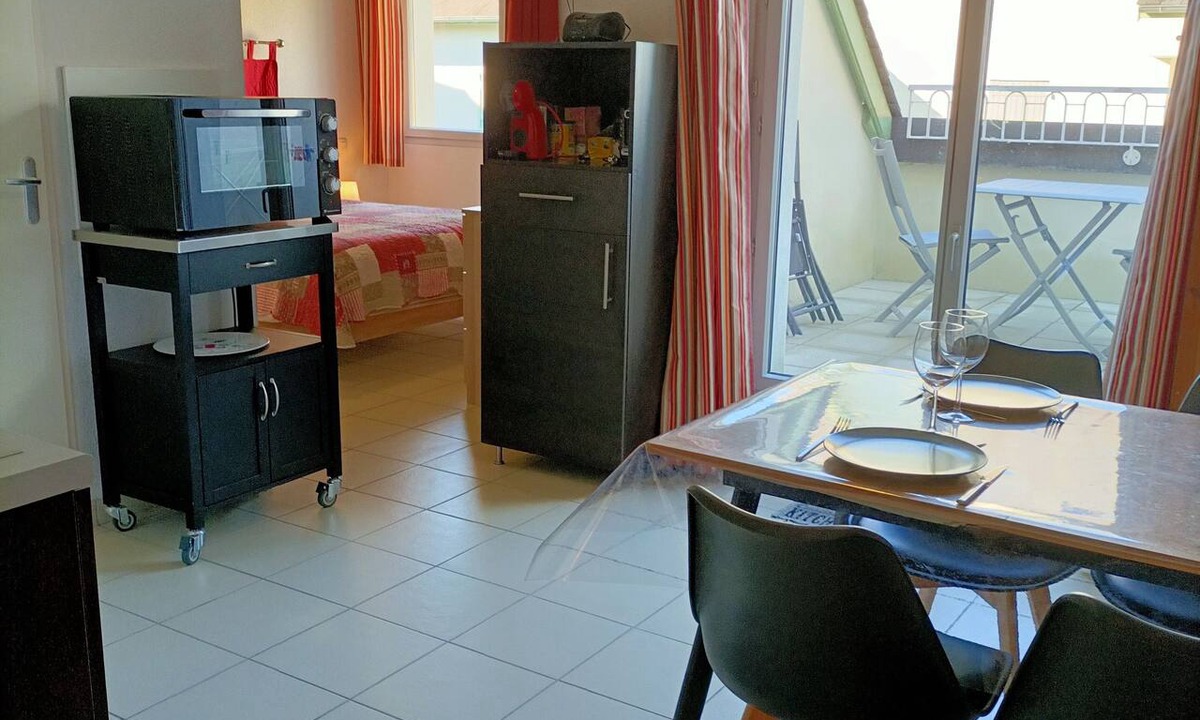 Salies-de-Bearn Apartment | T1 BIS B37 WITH TERRACE IN RESIDENCE WITH SWIMMING POOL