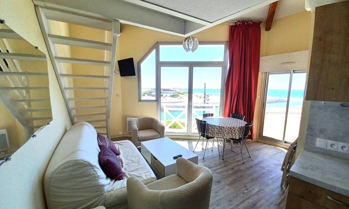 Mimizan-Plage Apartment | T2 bis apartment at the foot of the beach, with breathtaking views of the ocean and the Courant.