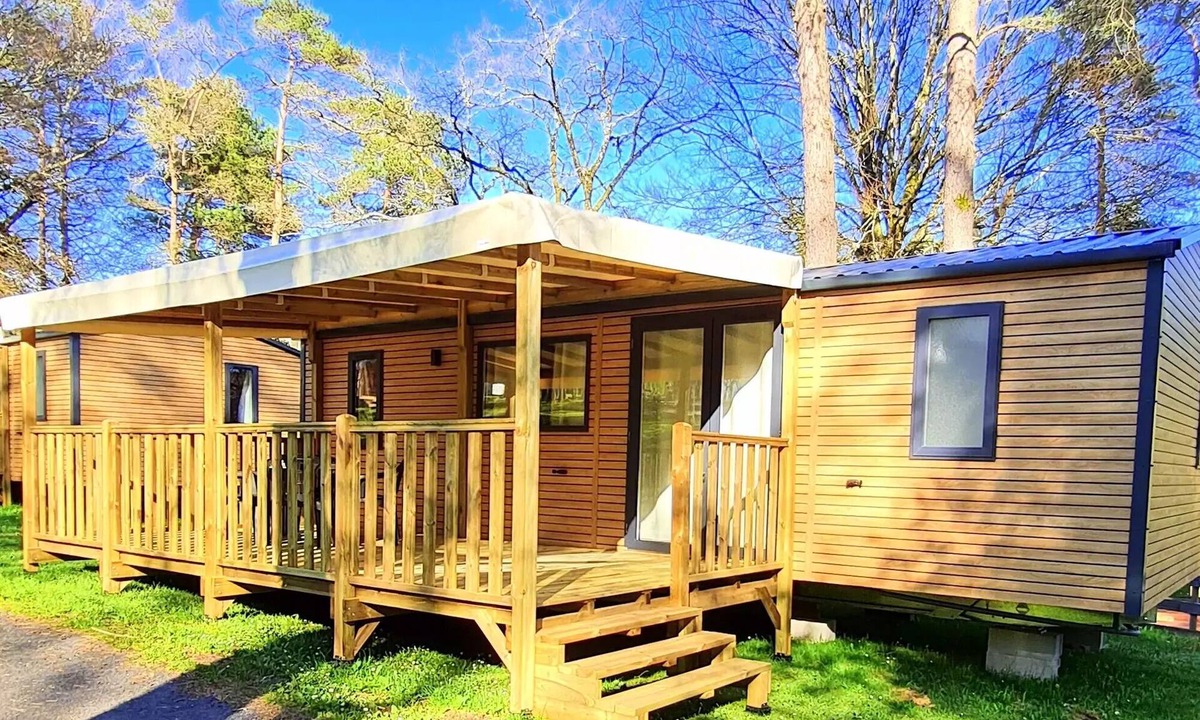 Calviac House | Terracotta Superior Mobile Homeeur 4 -Room, Sleeps 6 + TV