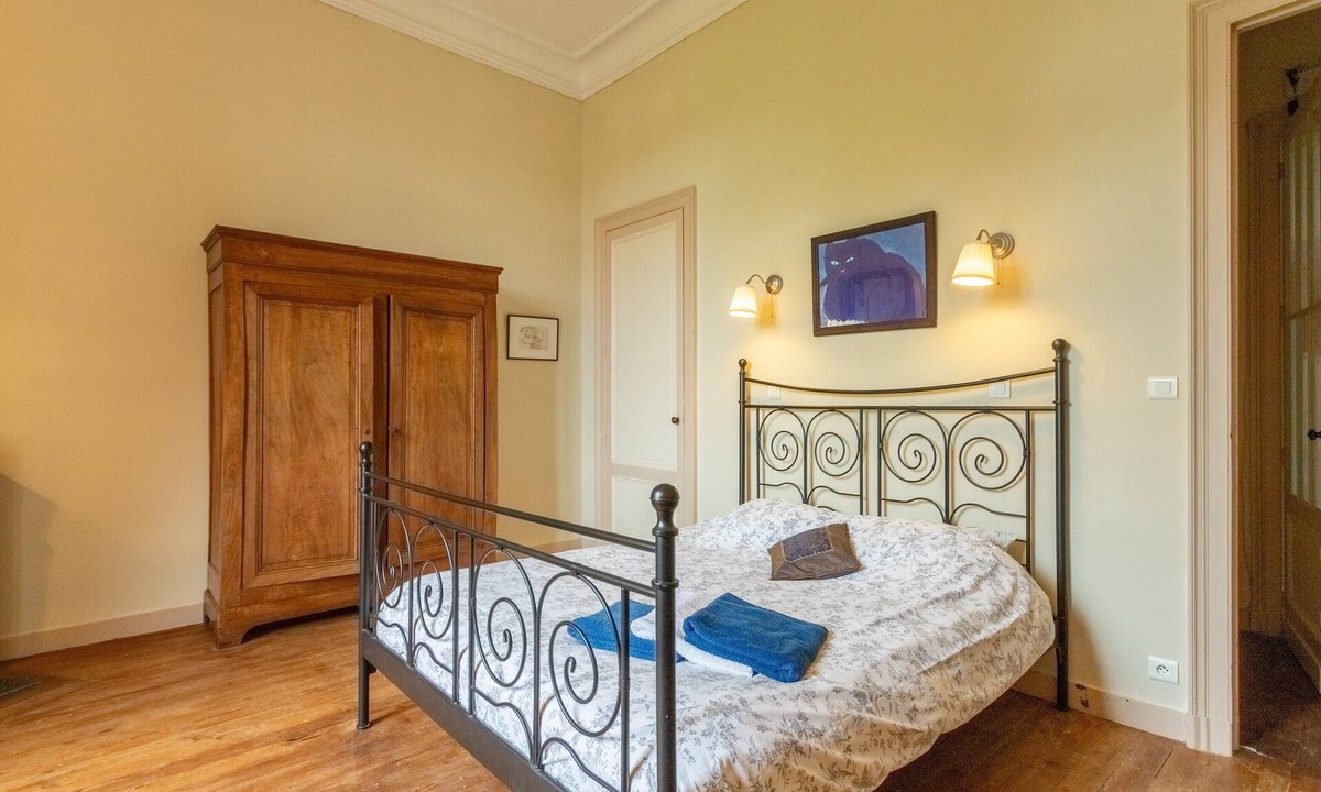Habas Bed & Breakfast | The “Balcon” Room at Château Habas with Wi-Fi