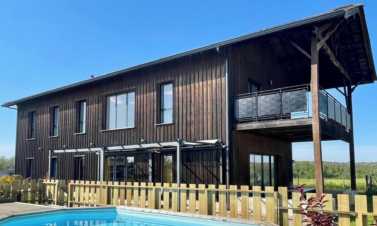 Saint-Pardon-de-Conques House | “The Hillside Tobacco Barn & Sauna”