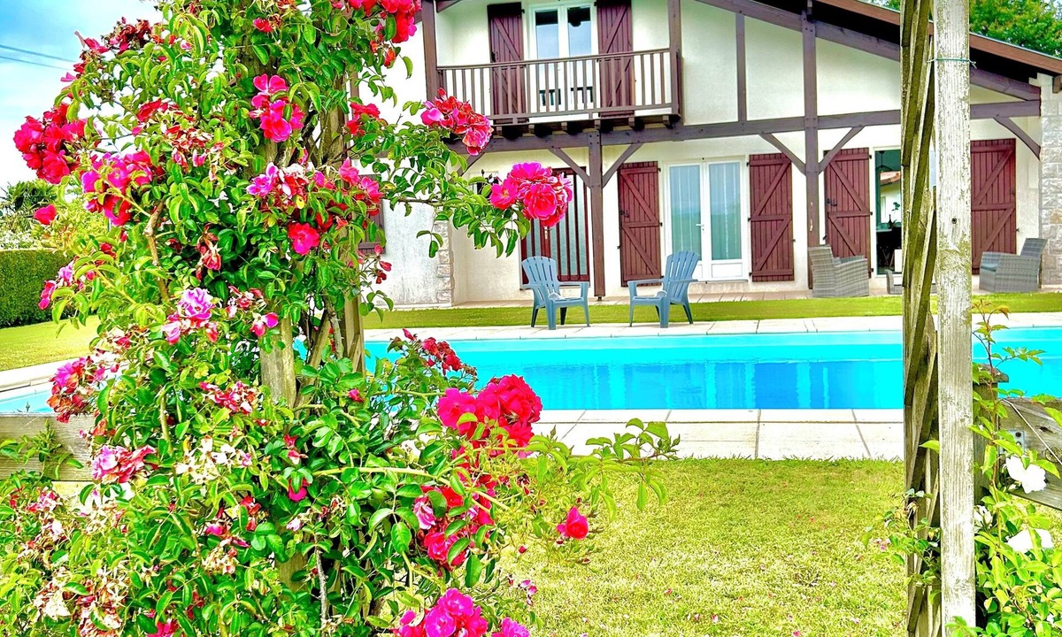 Saubrigues Villa | The Landaise villa with heated pool