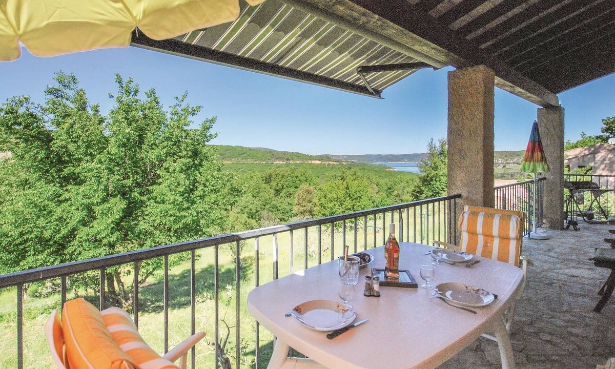 Bauduen House | This villa is located in the middle of a beautiful landscape, in complete tranquility.