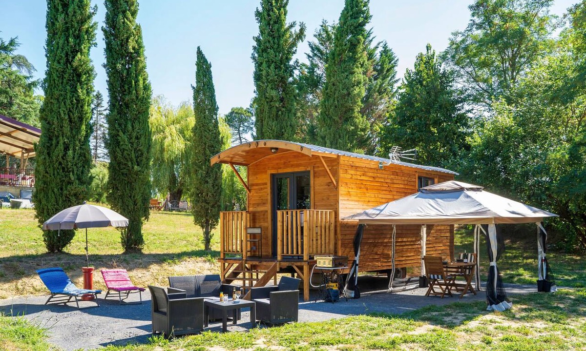 Montreal House | Tiny Home 'D'Artagnan De La Pausa Verda' with Shared Terrace, Private Garden and Wi-Fi