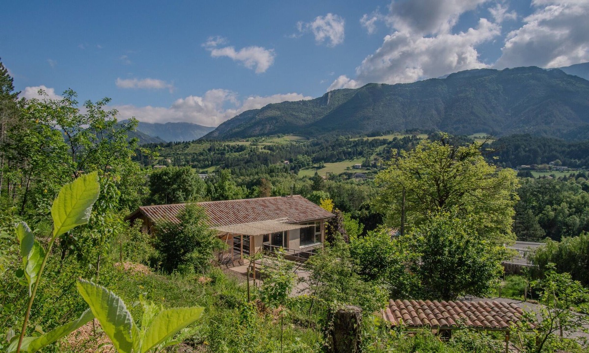 Die Villa | To the Rhythm of Diois – Two Independent Gîtes for up to 20 Guests Facing the Vercors