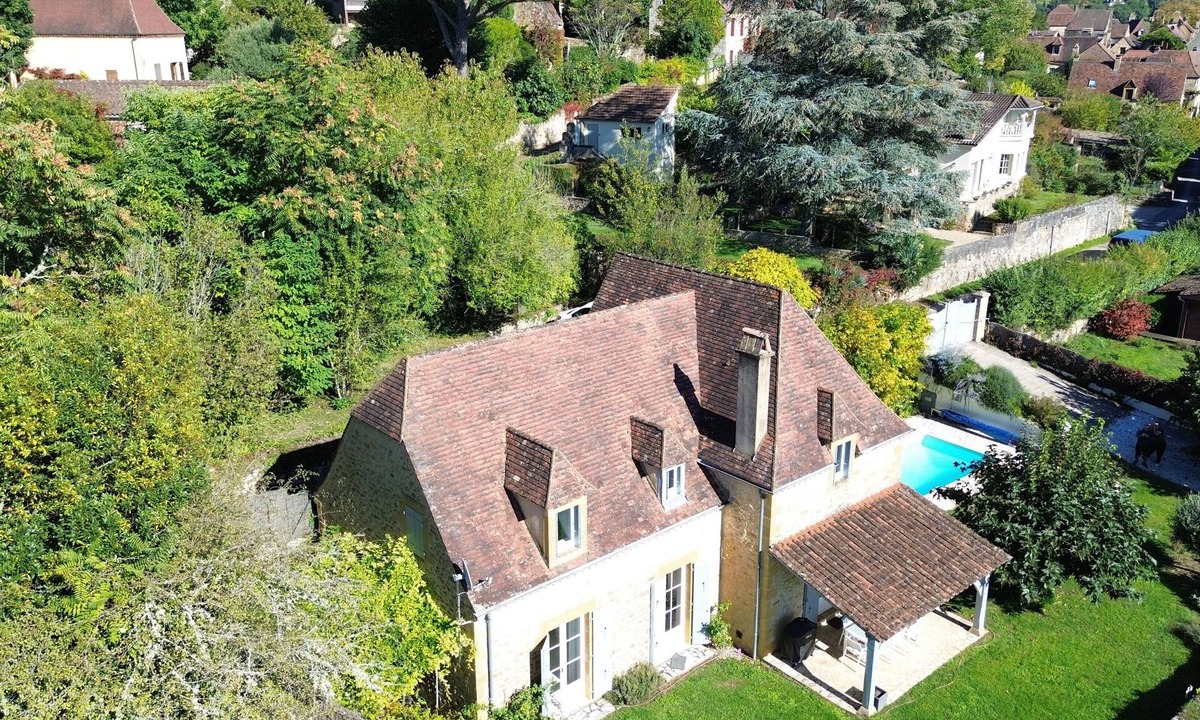 Domme House | Unique High Standard Property with heated pool set on the remparts of Domme