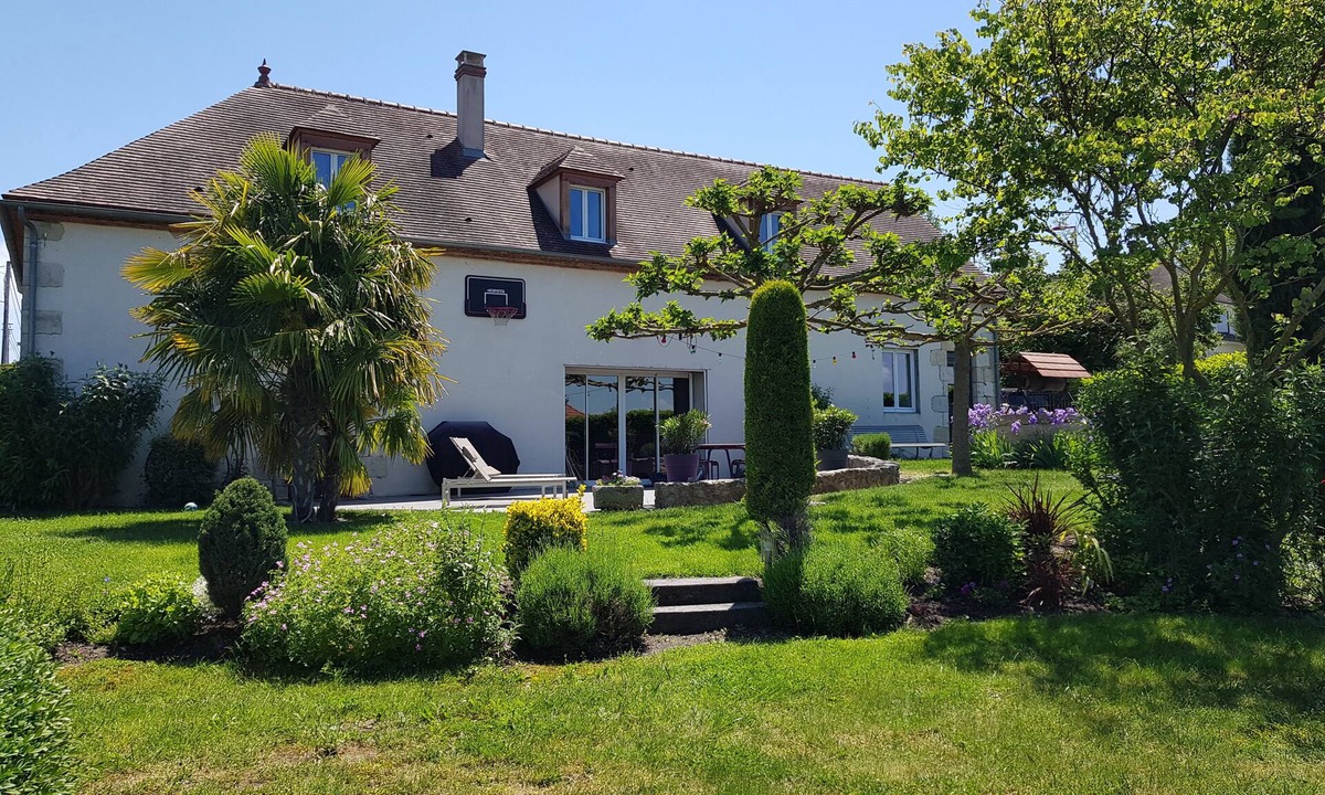 Saint-Pourcain-sur-Sioule House | Vacation Rental for 8 People - 4 Bedrooms - 2 Bathrooms